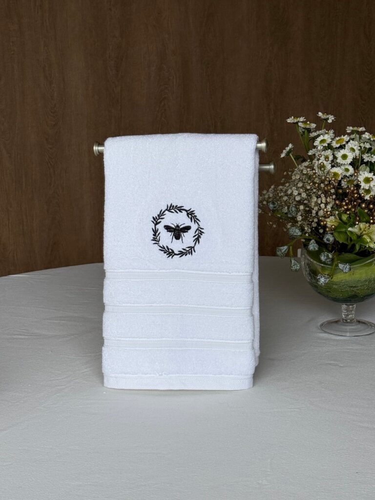 Toalla de mano bordado Abeja Negro