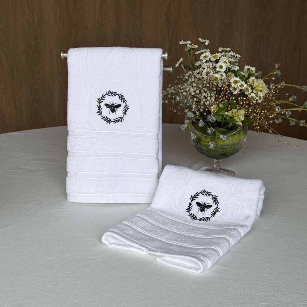 Toalla de mano bordado Abeja Negro