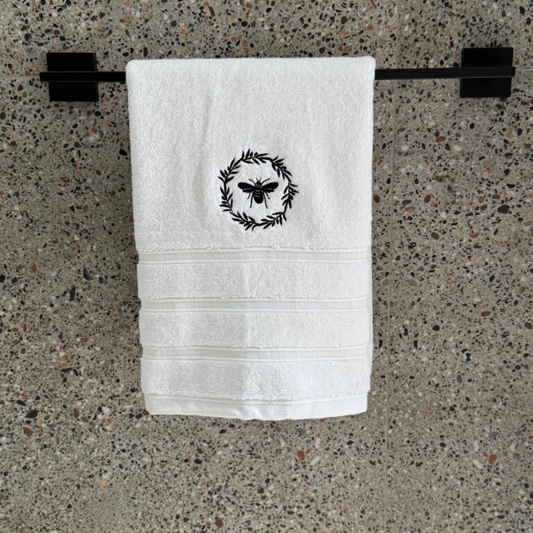 Toalla de mano bordado Abeja Negro